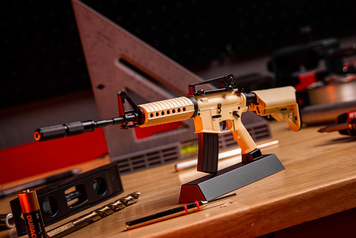 AR15 1:3 Scale Model - FDE